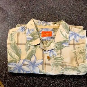 Very lightly worn Tommy Bahama Silk Shirt XL